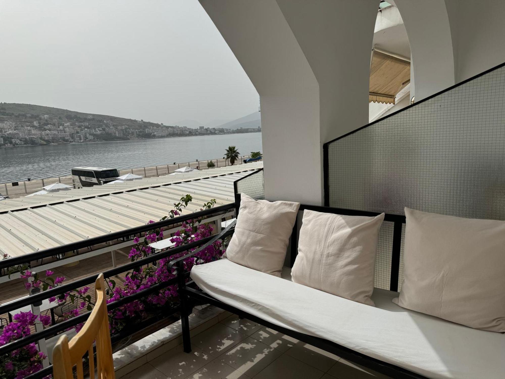 Vila Onhezmi Sarande Exterior photo